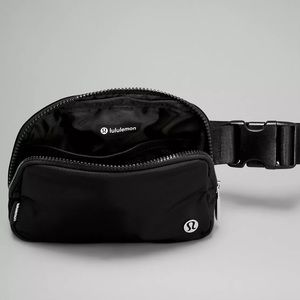 Lululemon Everywhere Belt Bag✨